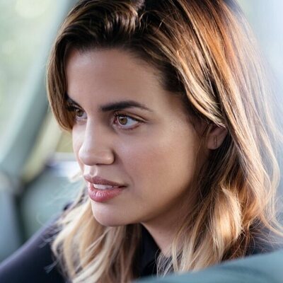 Natalie Morales en el 2x06 de 'Dead to Me'