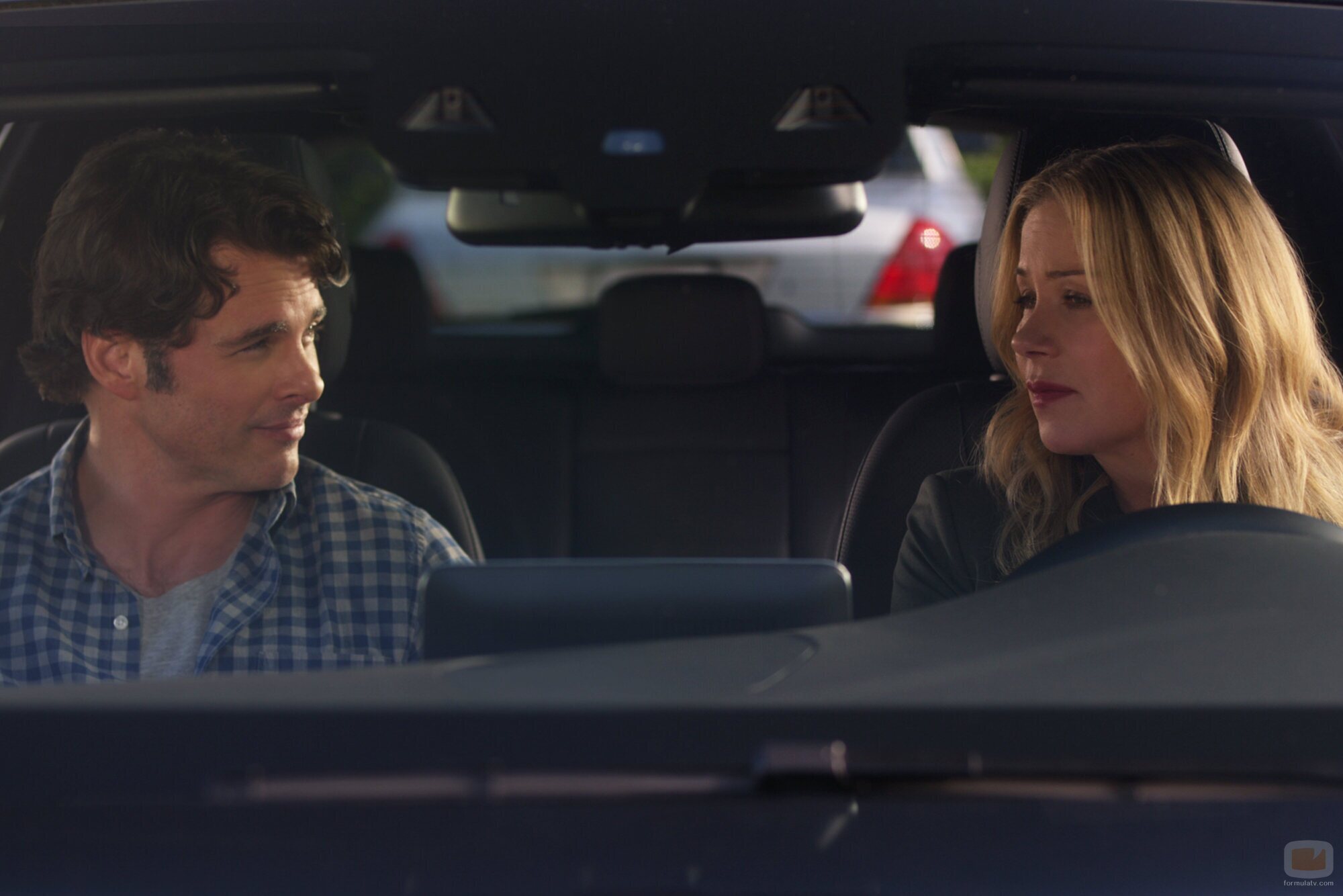 James Marsden en 'No tienes que hacerlo' de 'Dead to Me'