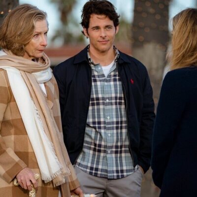 Frances Conroy y James Marsden en el 2x07 de 'Muertos para mí'