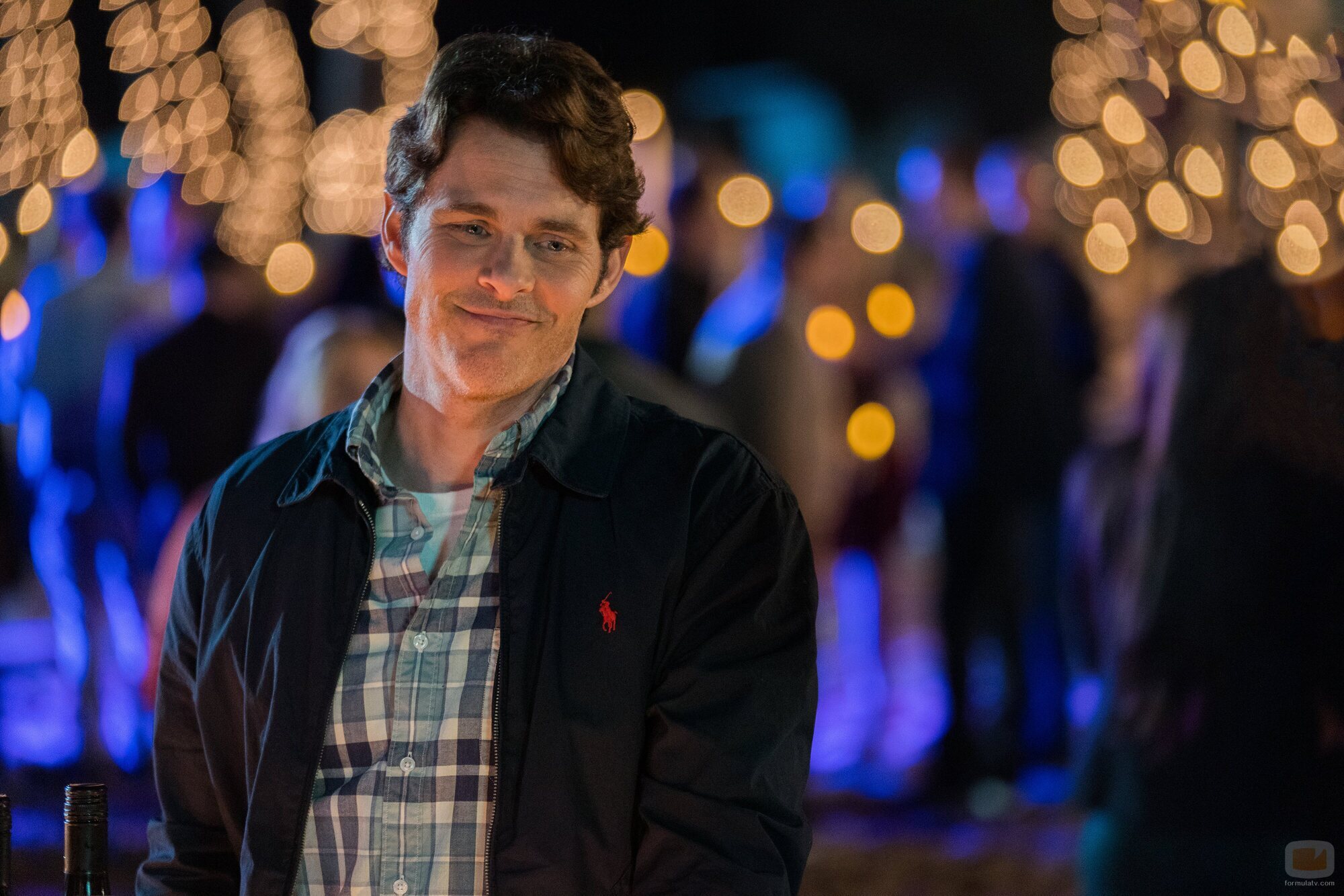 James Marsden en Capítulo 7 titulado 'Si tú supieras' de 'Dead to Me'