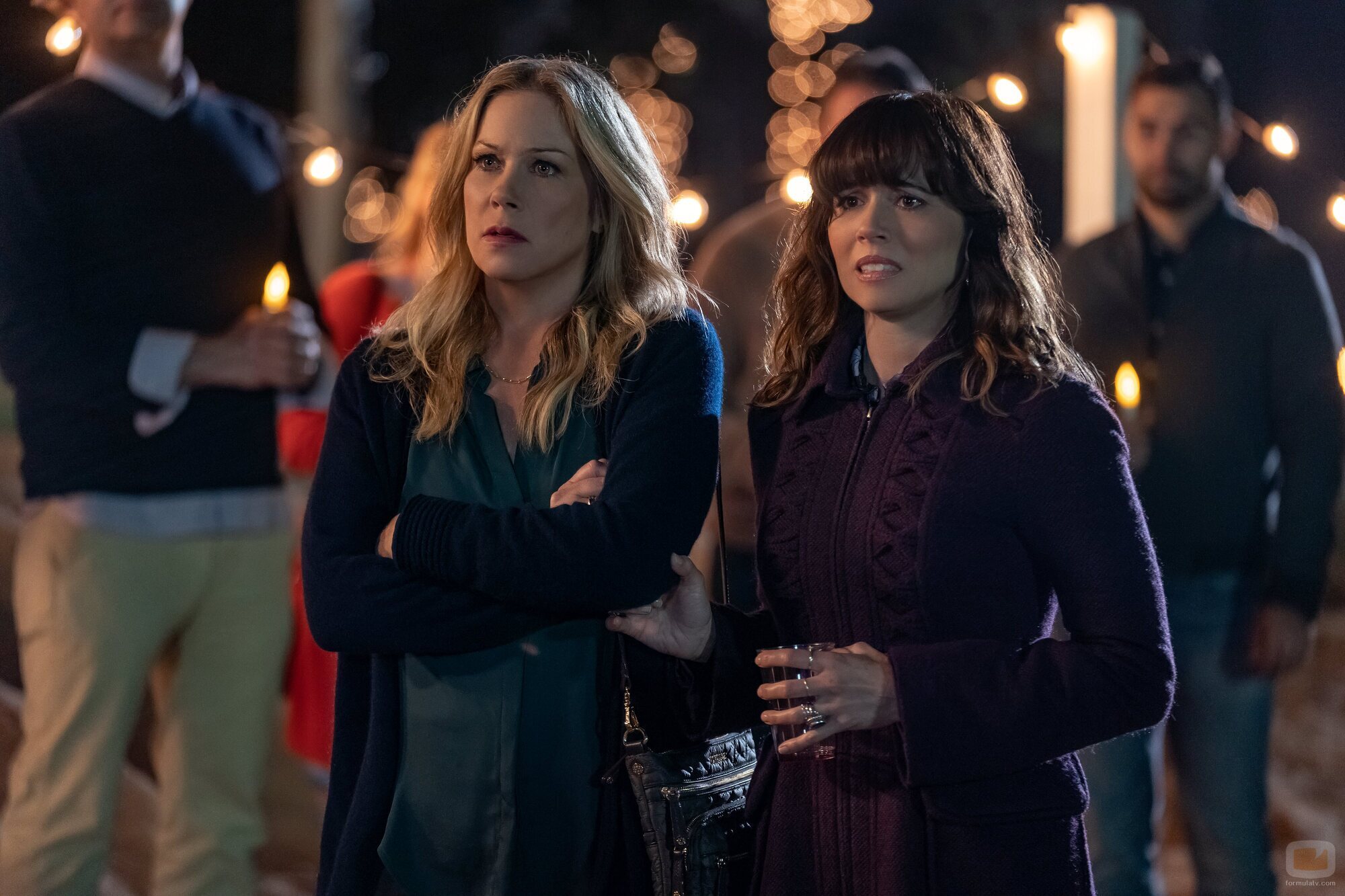 Linda Cardellini y Christina Applegate en 2x07 titulado 'Si tú supieras' de 'Dead to Me'
