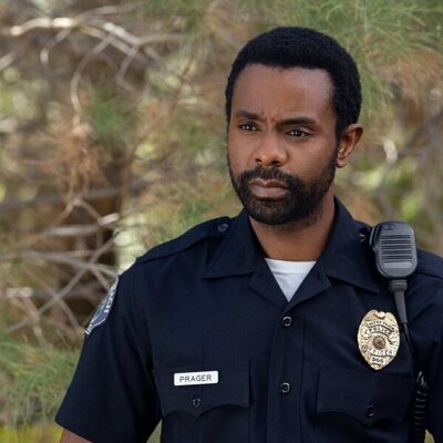Brandon Scott en la temporada 3 y el capítulo 01 de 'Dead to Me'
