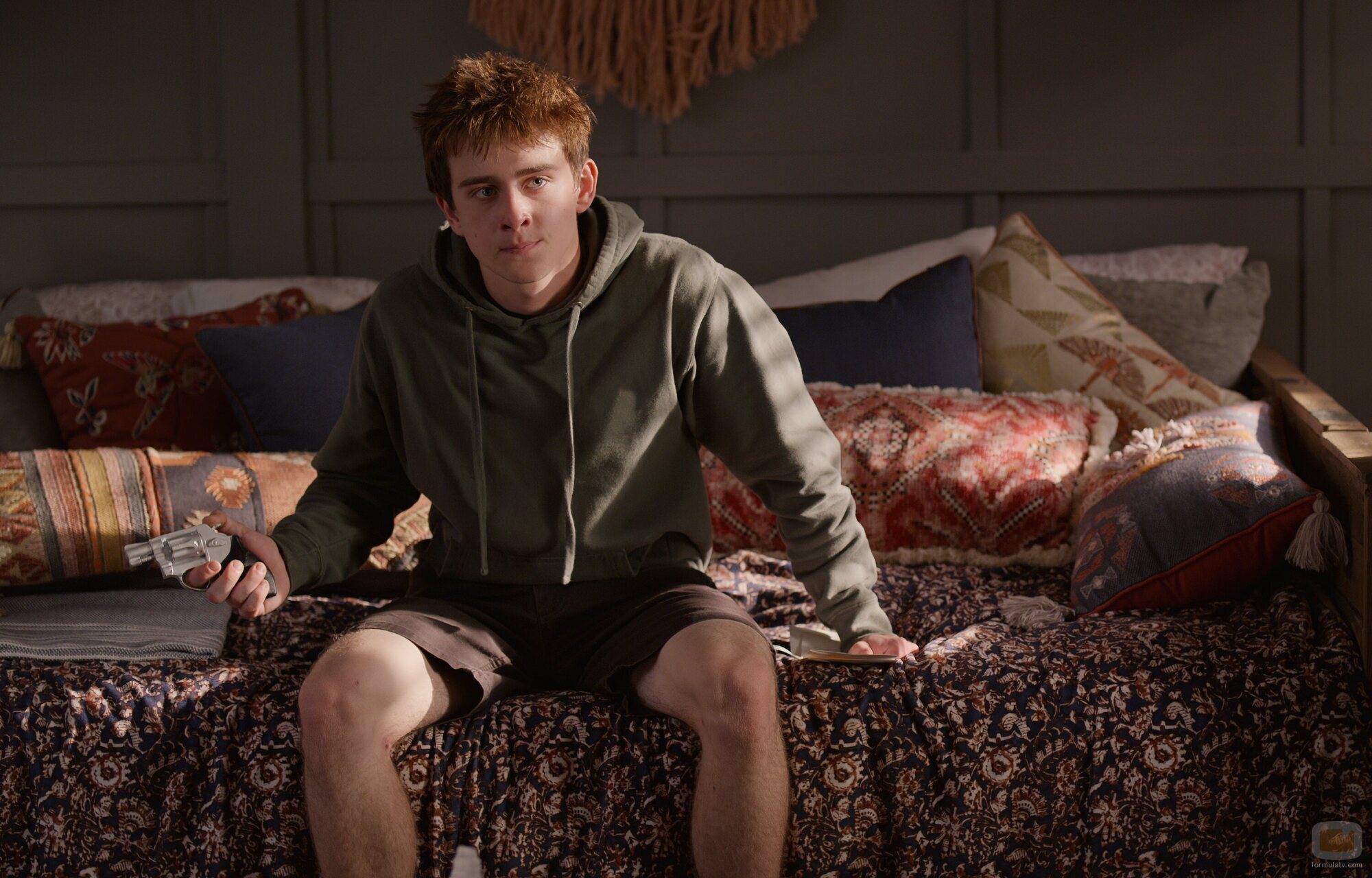 Sam McCarthy en la temporada 3 y el capítulo 02 de 'Dead to Me'