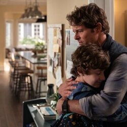 James Marsden y Luke Roessler en el 'Tenemos que hablar' de 'Muertos para mí'