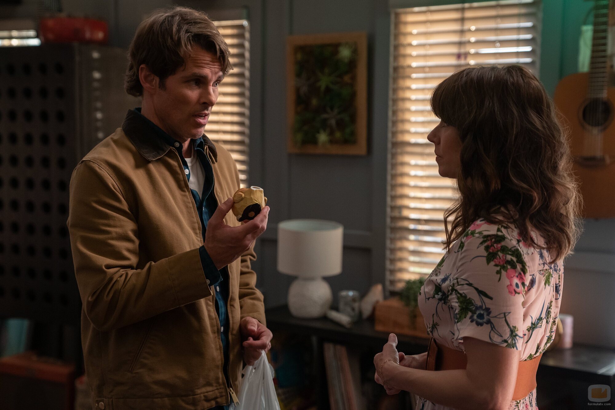 Linda Cardellini y James Marsden en Capítulo 3 titulado 'Mira esto' de 'Dead to Me'