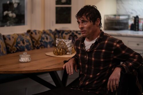 James Marsden en Capítulo 5 titulado 'No pensamos bien las cosas' de 'Dead to Me'