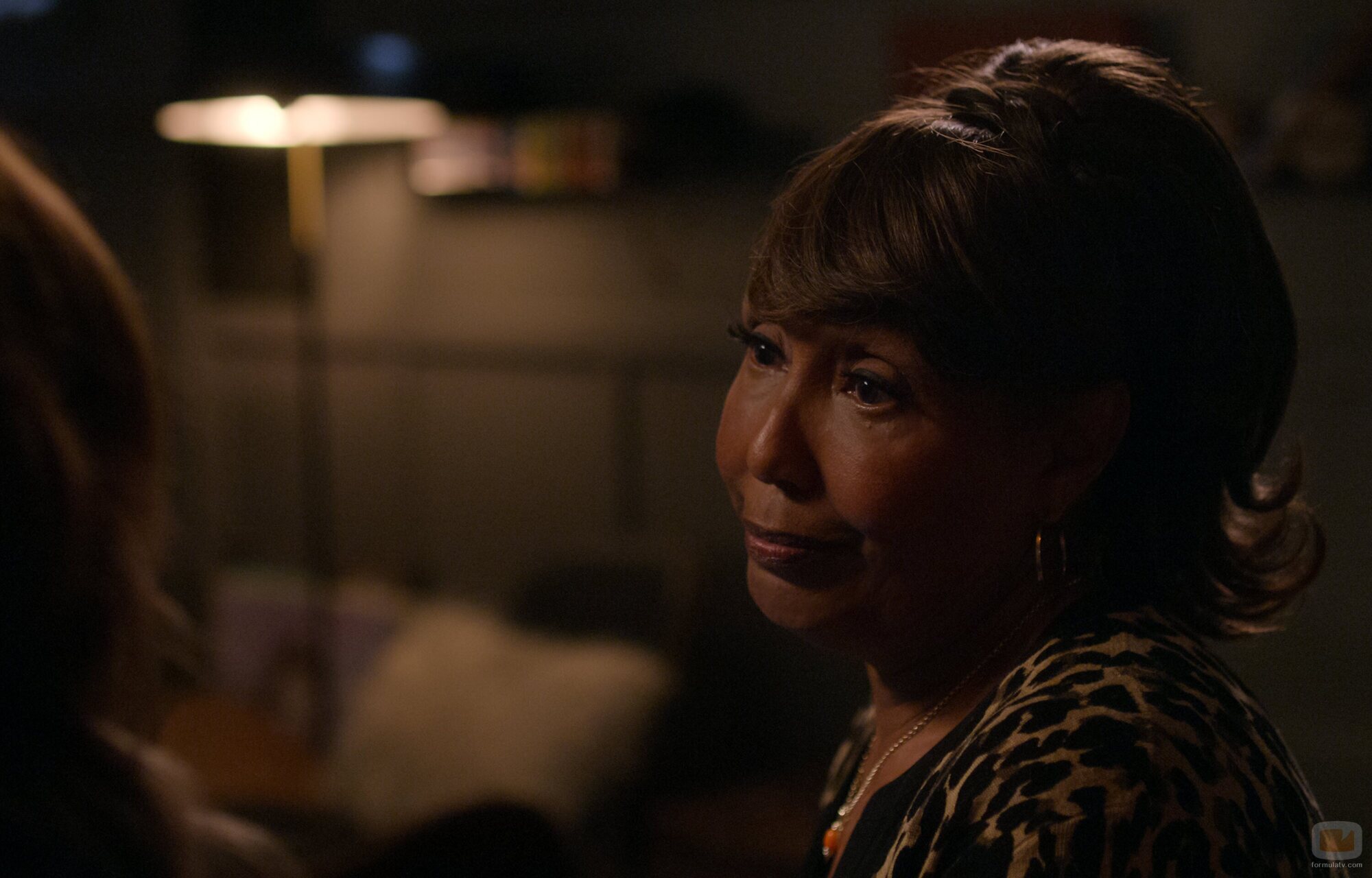 Still de Telma Hopkins en 3x05 titulado 'No pensamos bien las cosas' de 'Dead to Me'