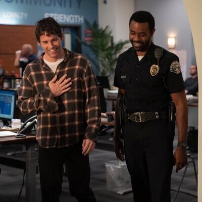 James Marsden y Brandon Scott en el 3x05 de 'Dead to Me'