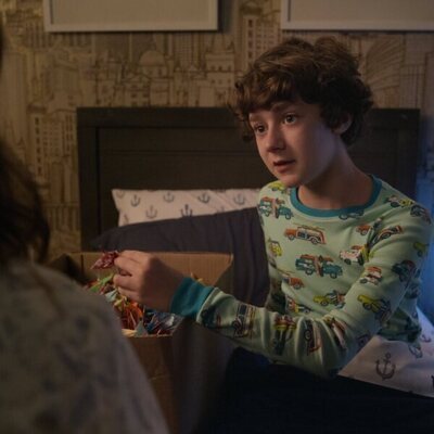 Luke Roessler en el 3x06 de 'Dead to Me'