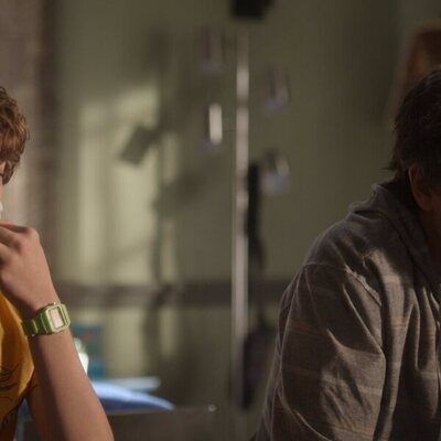 Imagen de Sam McCarthy y Luke Roessler en el 3x07 de 'Muertos para mí'