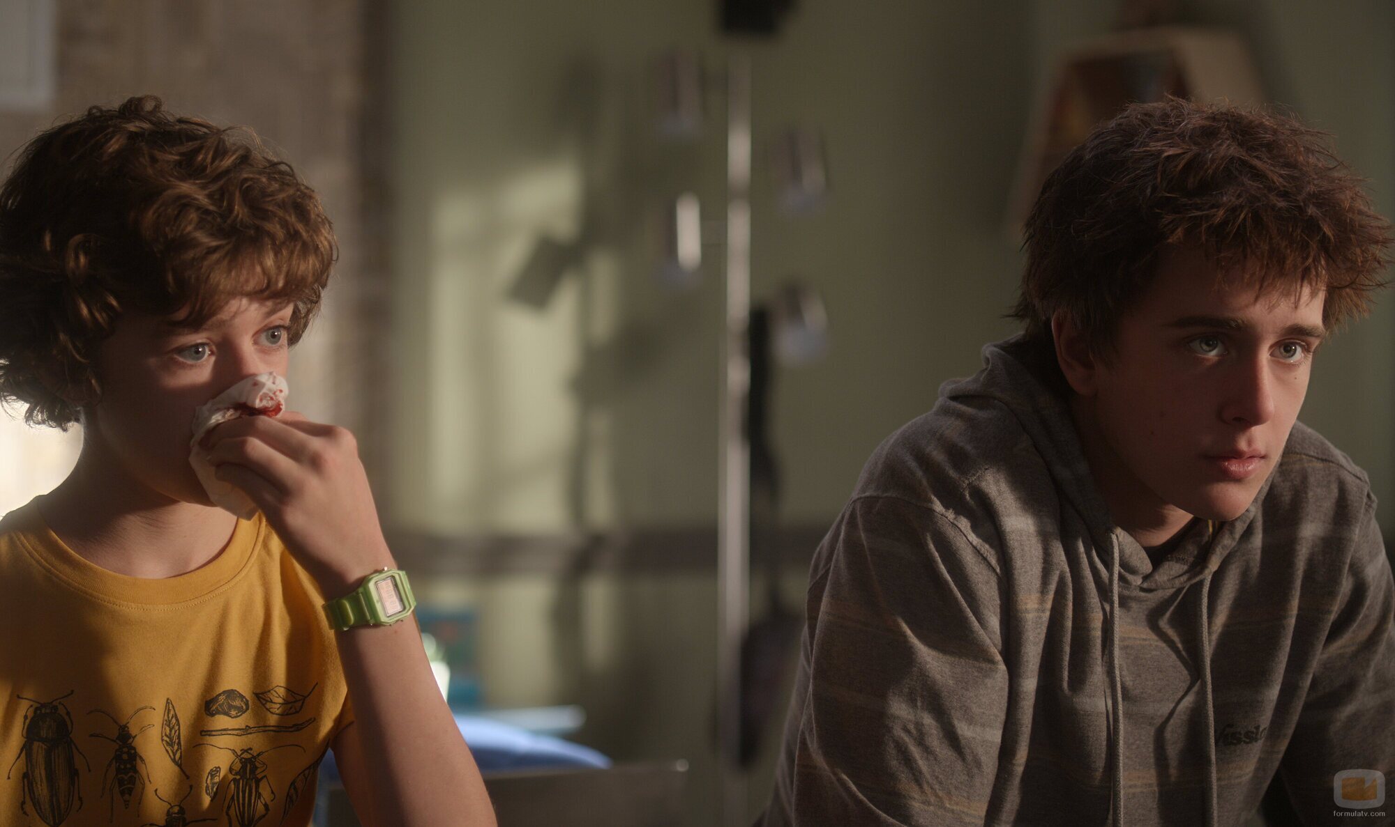 Imagen de Sam McCarthy y Luke Roessler en el 3x07 de 'Muertos para mí'