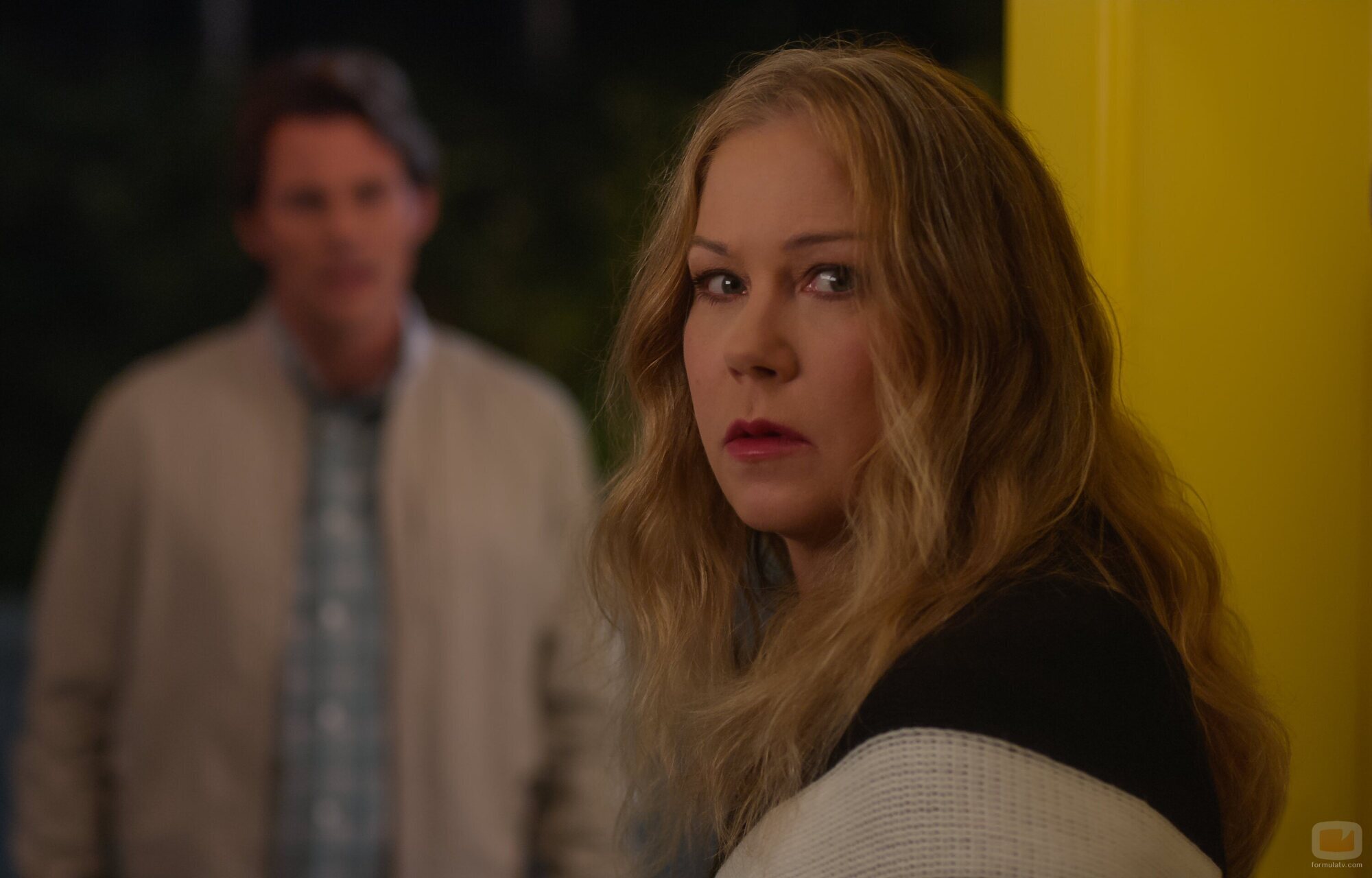 Christina Applegate y James Marsden en Capítulo 7 titulado '¿Nos sinceramos?' de 'Dead to Me'