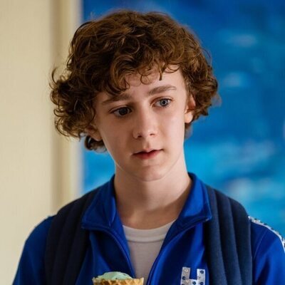 Luke Roessler en 'Nos quedamos sin tiempo' de 'Dead to Me'
