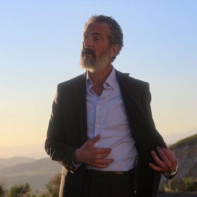 John Ales en Capítulo 10 titulado 'Hemos llegado al final' de 'Dead to Me'