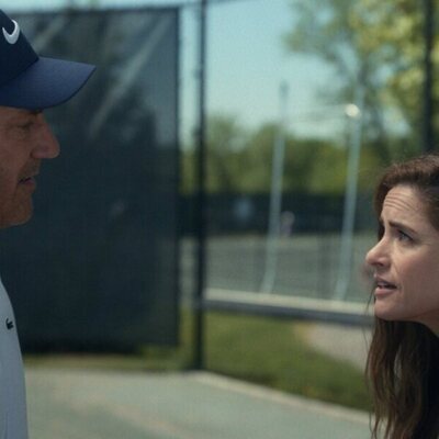 Jon Hamm y Amanda Peet en la temporada 1 y el capítulo 03 de 'Vicios ocultos'