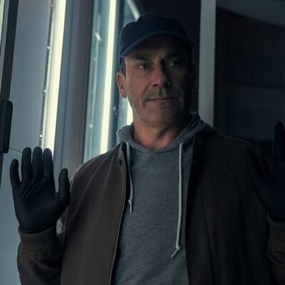 Foto de Jon Hamm en 1x03 'Herpes teórica' de 'Vicios ocultos'