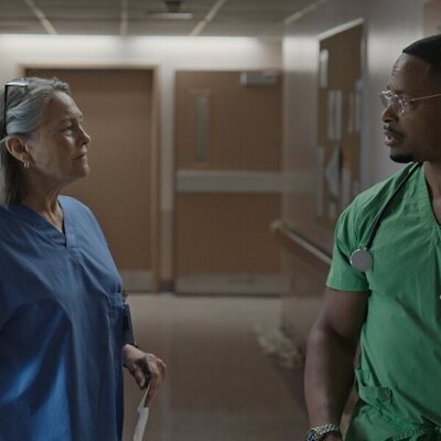 Cherry Jones y Cornelius Smith Jr. en el 1x02 de 'Después del huracán'
