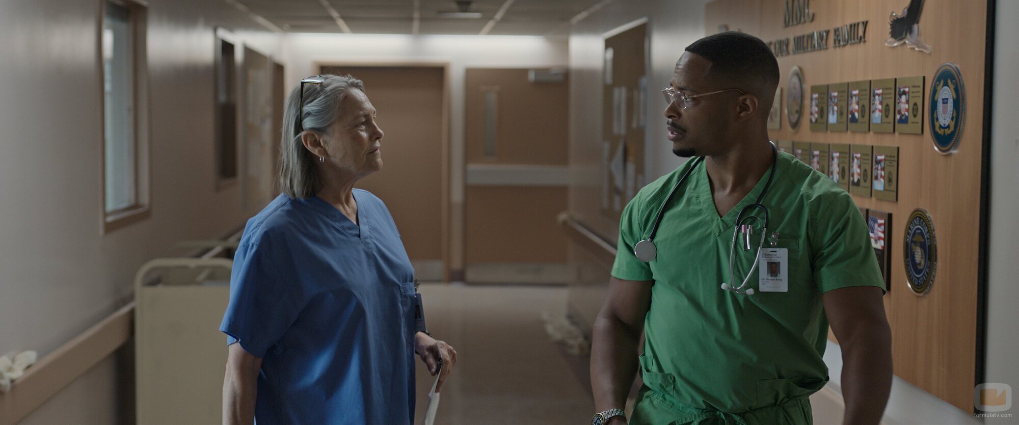 Cherry Jones y Cornelius Smith Jr. en el 1x02 de 'Después del huracán'