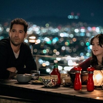 Foto de Manuel Garcia-Rulfo y Krista Warner en el 1x01 de 'The Lincoln Lawyer'