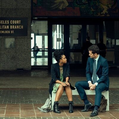 Jazz Raycole y Manuel Garcia-Rulfo en 1x01 titulado 'Vuelta a la carga' de 'El abogado del Lincoln'
