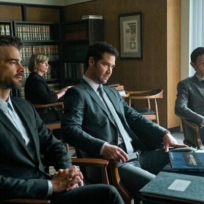 Christopher Gorham y Manuel Garcia-Rulfo en el 1x02 de 'The Lincoln Lawyer'