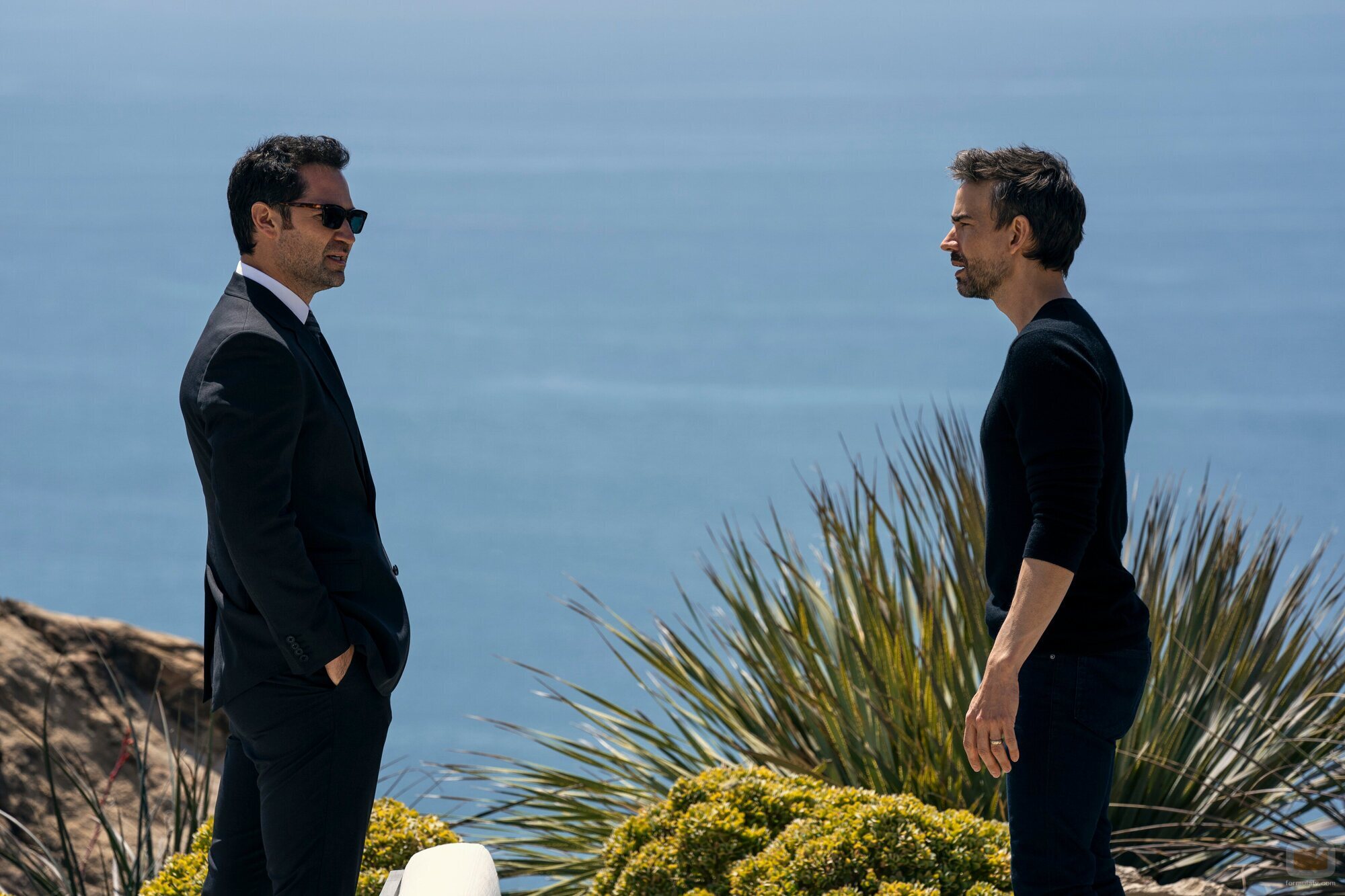 Christopher Gorham y Manuel Garcia-Rulfo en 1x03 'Ímpetu' de 'El abogado del Lincoln'