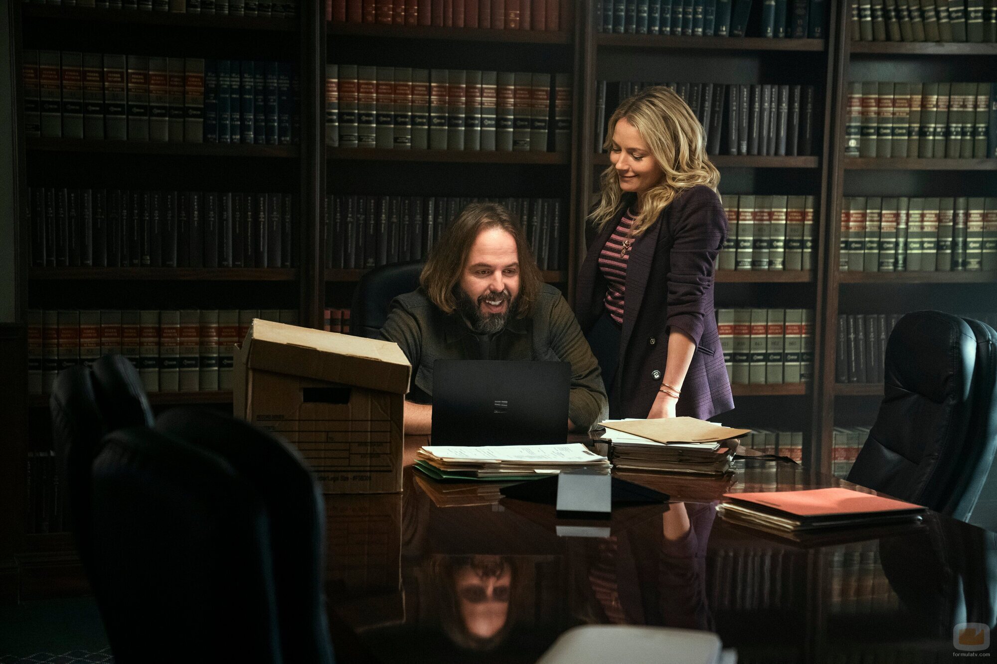 Becki Newton y Angus Sampson en el 'Ímpetu' de 'The Lincoln Lawyer'