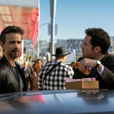 Christopher Gorham y Manuel Garcia-Rulfo en 'Doce lemmings en una caja' de 'El abogado del Lincoln'