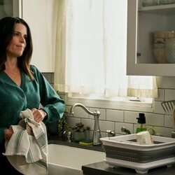Neve Campbell en el 1x06 de 'The Lincoln Lawyer'