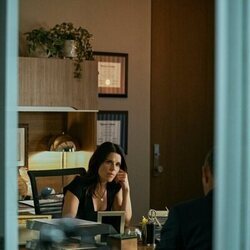 Neve Campbell en 'El regreso de la pieza mágica' de 'The Lincoln Lawyer'
