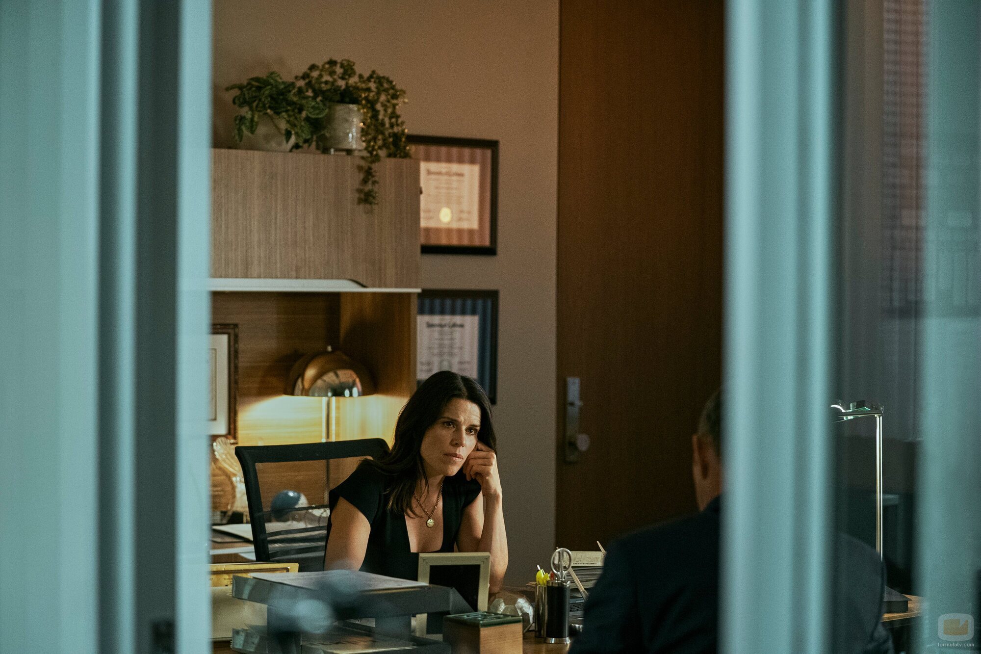 Neve Campbell en 'El regreso de la pieza mágica' de 'The Lincoln Lawyer'