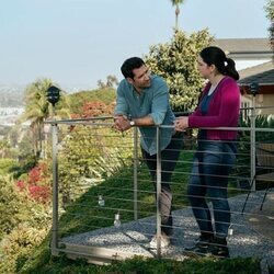 Foto de Manuel Garcia-Rulfo y Krista Warner en el 1x10 de 'The Lincoln Lawyer'