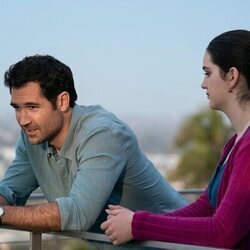 Neve Campbell y Manuel Garcia-Rulfo en el 1x10 de 'The Lincoln Lawyer'