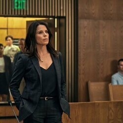 Neve Campbell en la temporada 1 y el capítulo 10 de 'El abogado del Lincoln'