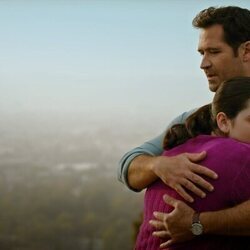 Manuel Garcia-Rulfo y Krista Warner en el 'El veredicto' de 'The Lincoln Lawyer'