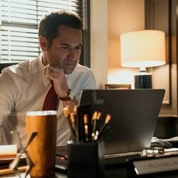 Manuel Garcia-Rulfo en la temporada 2 y el capítulo 01 de 'El abogado del Lincoln'