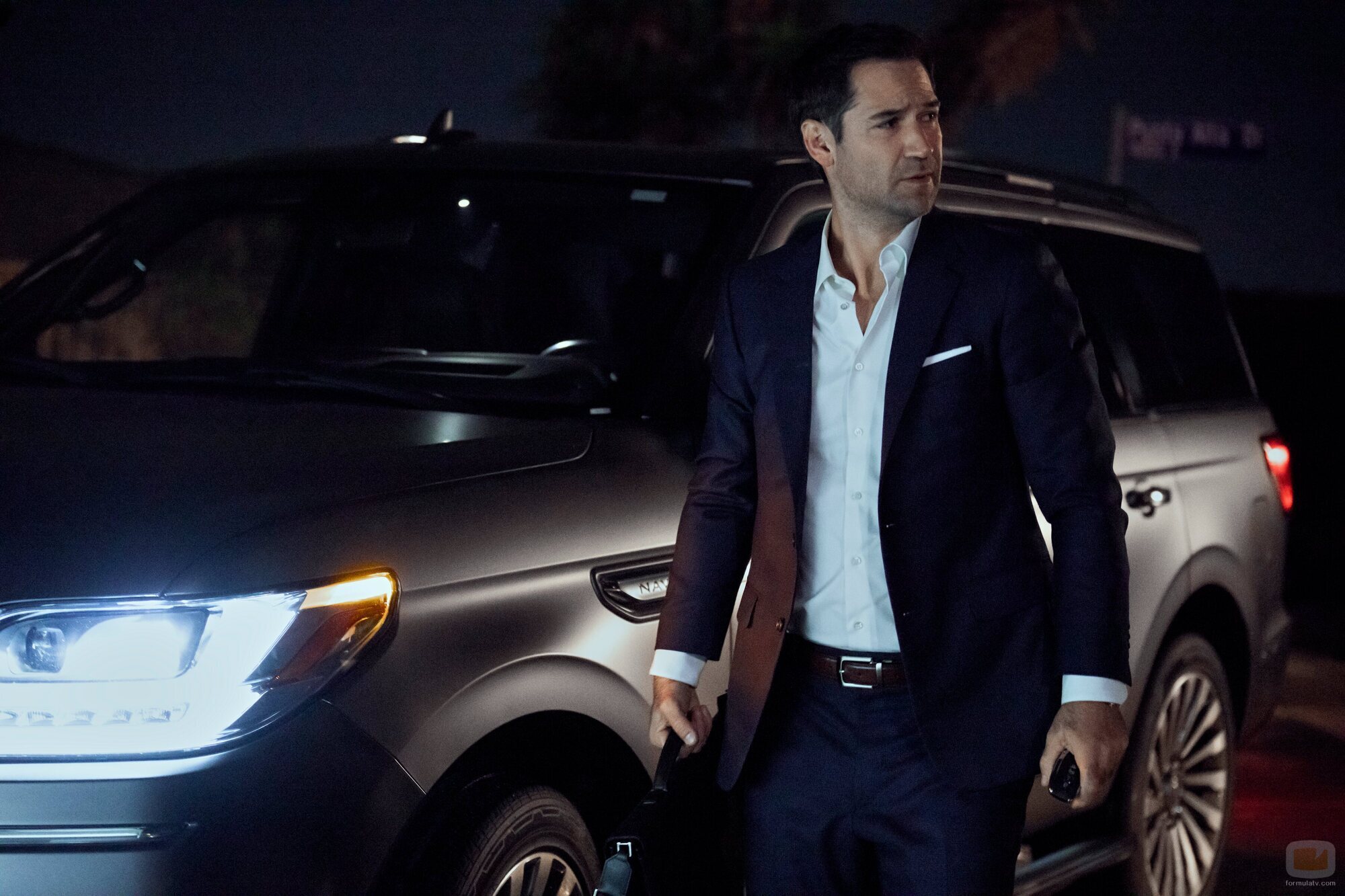 Escena de Manuel Garcia-Rulfo en el 2x01 de 'The Lincoln Lawyer'