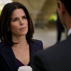 Neve Campbell en 'Obligaciones' de 'The Lincoln Lawyer'