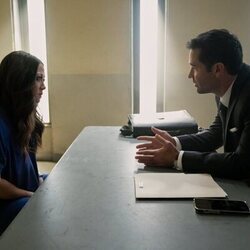 Manuel Garcia-Rulfo y Fiona Rene en Capítulo 2 titulado 'Obligaciones' de 'El abogado del Lincoln'