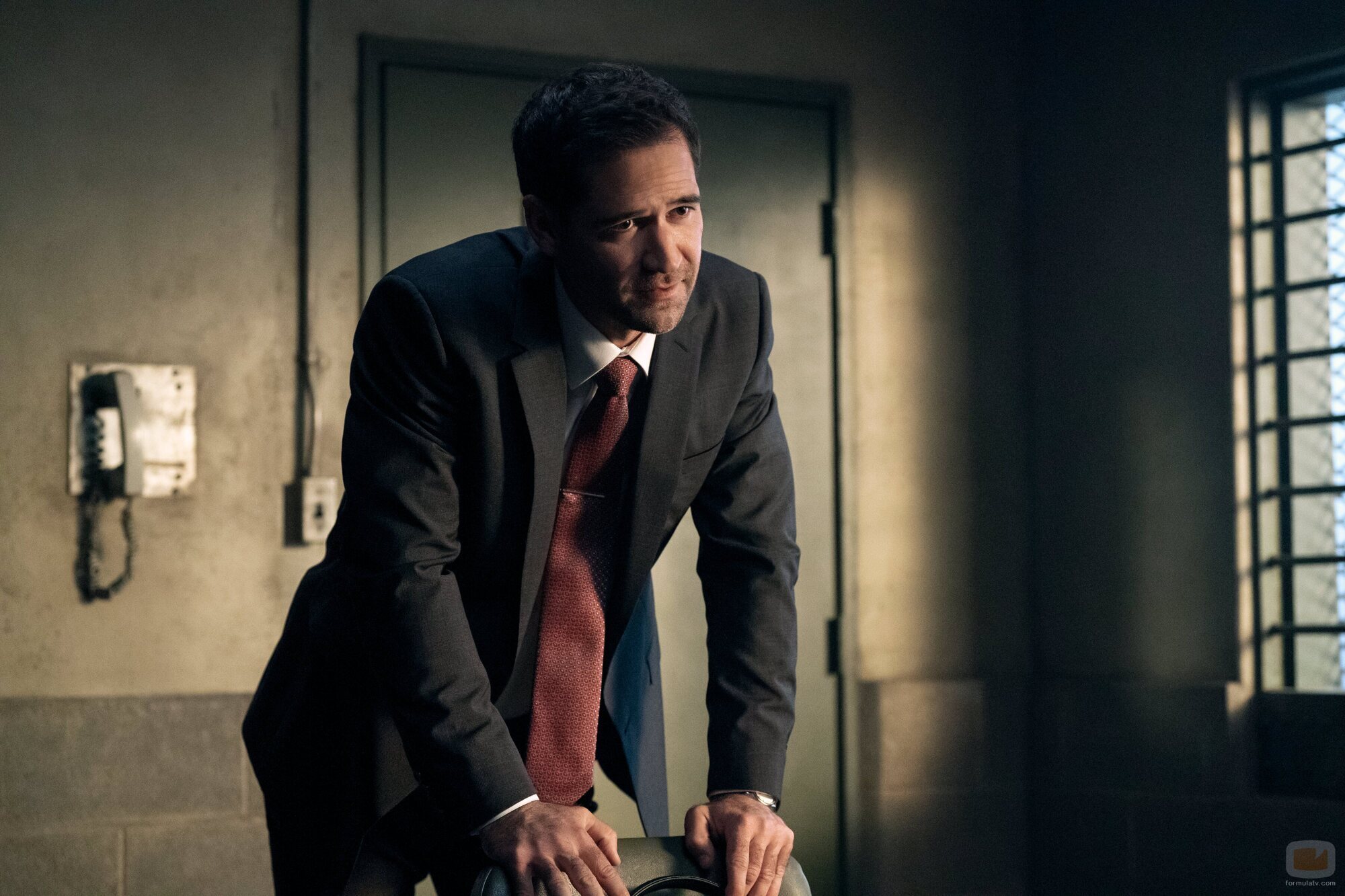 Manuel Garcia-Rulfo en 2x02 'Obligaciones' de 'El abogado del Lincoln'