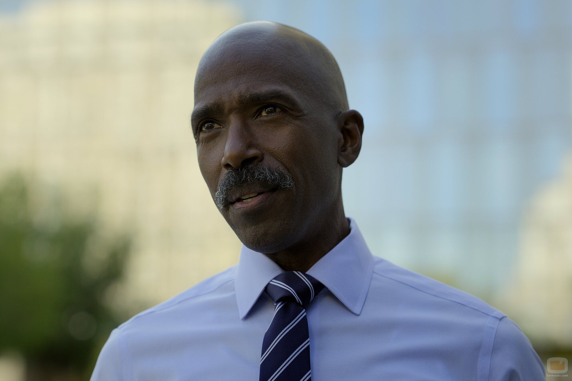 Ntare Mwine en el 2x02 de 'El abogado del Lincoln'