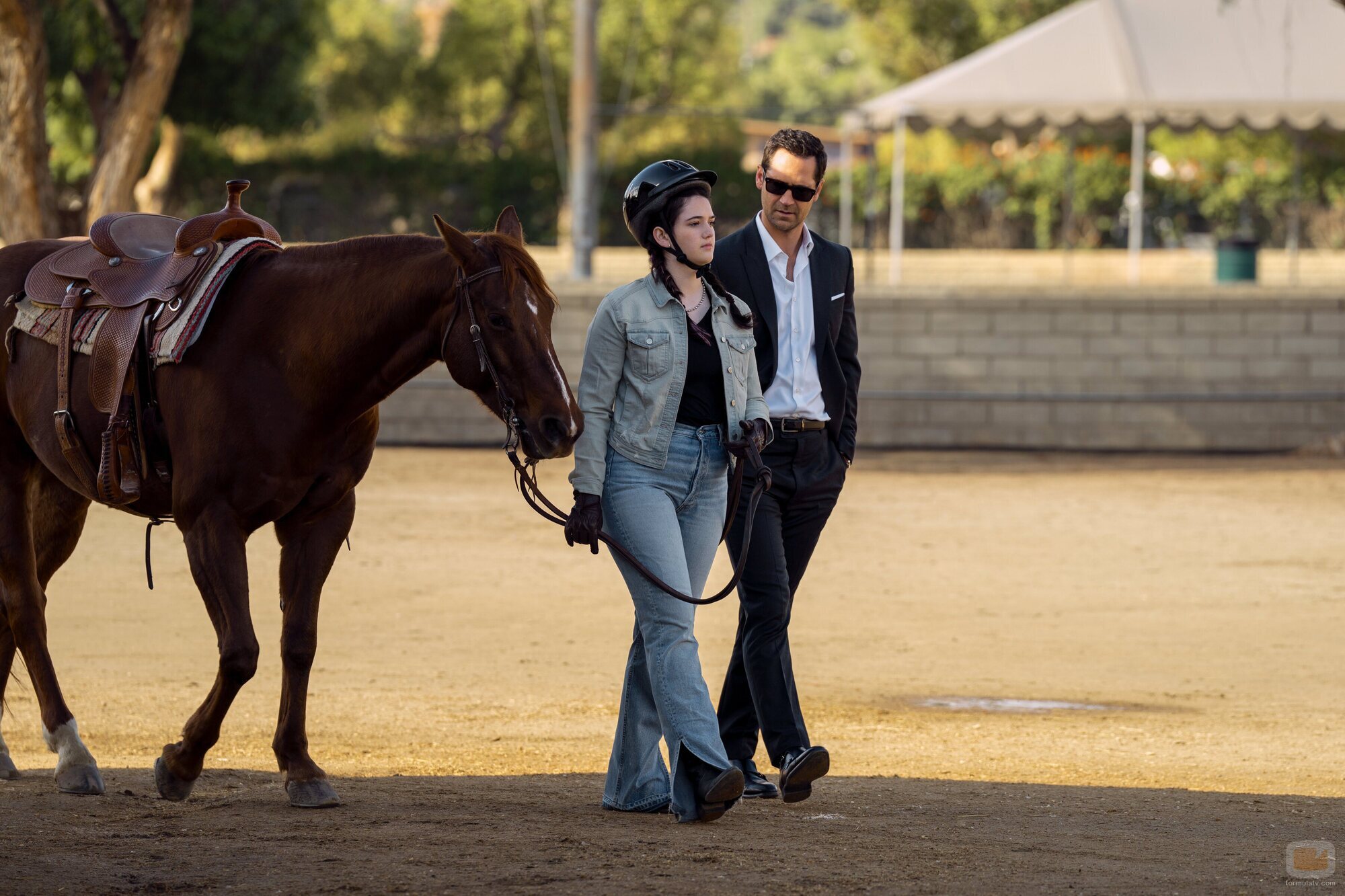 Manuel Garcia-Rulfo y Krista Warner en el 2x03 de 'El abogado del Lincoln'