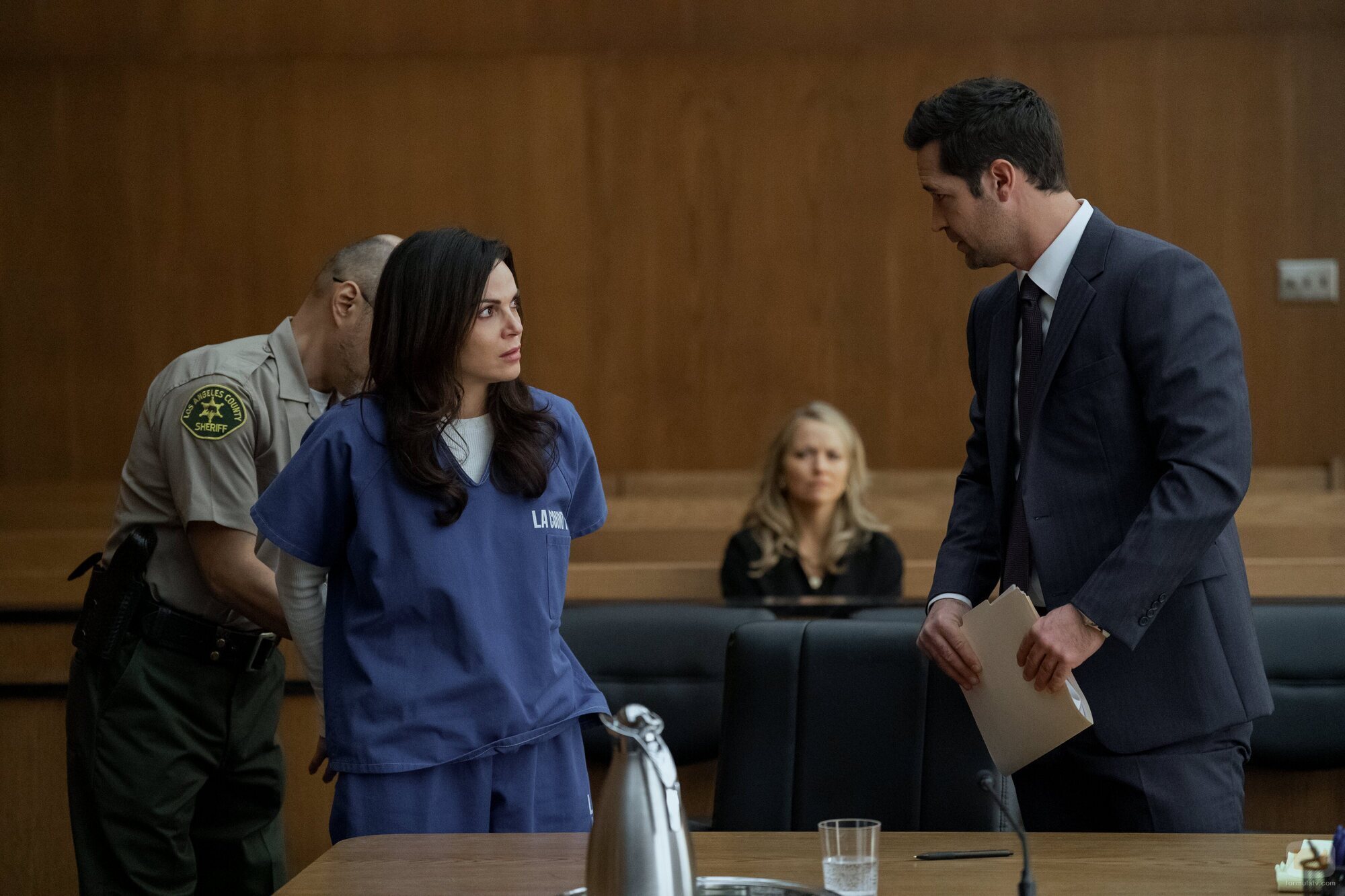 Becki Newton y Manuel Garcia-Rulfo en 'Conflictos' de 'The Lincoln Lawyer'