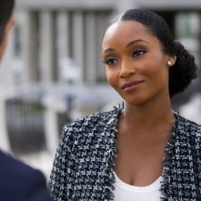 Yaya DaCosta y Manuel Garcia-Rulfo en el 2x04 de 'El abogado del Lincoln'