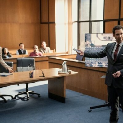Yaya DaCosta y Manuel Garcia-Rulfo en el 2x05 de 'The Lincoln Lawyer'