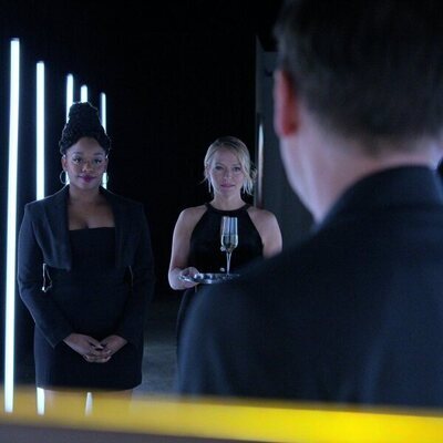 Becki Newton y Jazz Raycole en 'Renuncia' de 'El abogado del Lincoln'