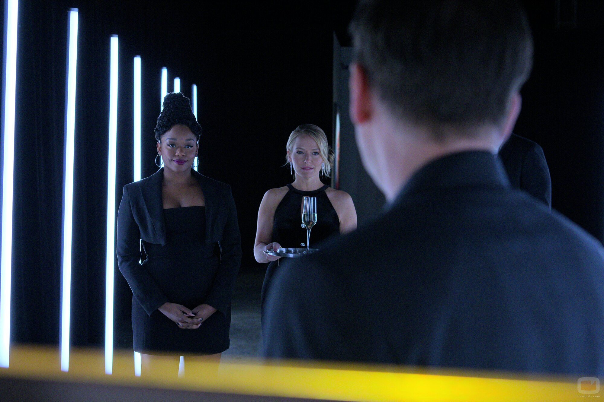 Becki Newton y Jazz Raycole en 'Renuncia' de 'El abogado del Lincoln'