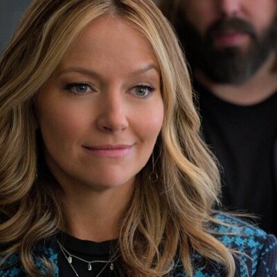 Becki Newton en 2x06 'Renuncia' de 'El abogado del Lincoln'