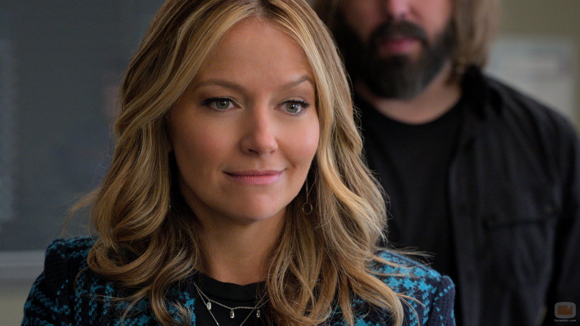 Becki Newton en 2x06 'Renuncia' de 'El abogado del Lincoln'