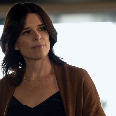 Neve Campbell en el 'Renuncia' de 'The Lincoln Lawyer'